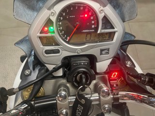 Honda CB 600 Hornet Blanca y Dorada