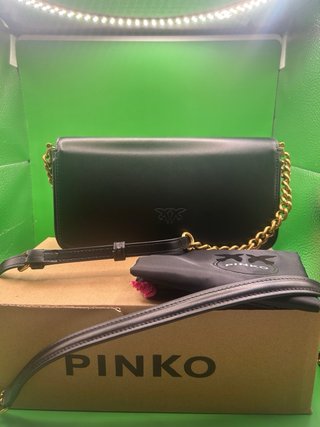 Borsetta Pinko Nera con Dettagli Oro