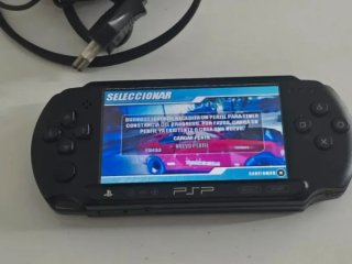 Sony PSP  Negra + Cargador + Juego