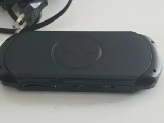 Sony PSP  Negra + Cargador + Juego