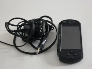 Sony PSP  Negra + Cargador + Juego