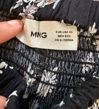 Pantalón corto Mango flores