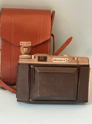 Cámara fotográfica Standard 6/9 con funda