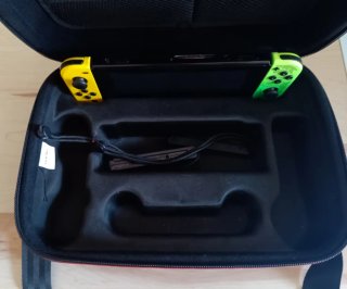 Nintendo Switch M.A.G.I.A. con design giallo e verde