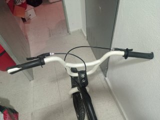Bicicleta BMX Jump Negra y Blanca