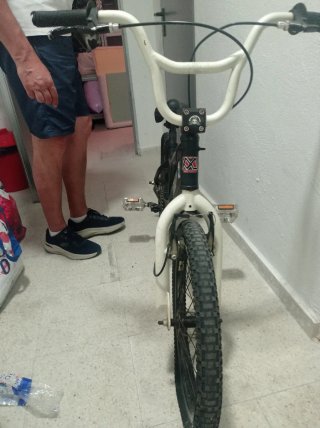 Bicicleta BMX Jump Negra y Blanca