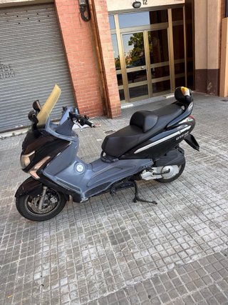 SYM GTS Gris - Maxi Scooter Automática