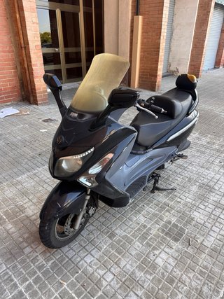 SYM GTS Gris - Maxi Scooter Automática