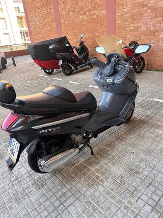 SYM GTS Gris - Maxi Scooter Automática