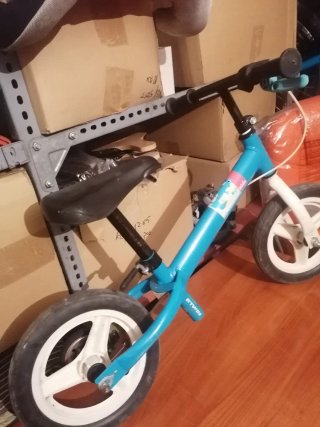 Bicicleta infantil sin pedales azul