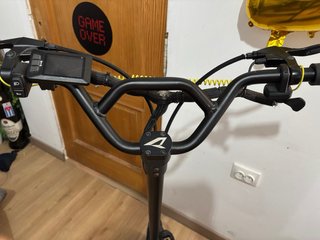 Patinete eléctrico negro