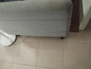Sofá gris de tela