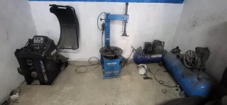 2 Desmontadora de neumáticos y compresor 150 litro
