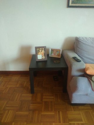 Mesita auxiliar salón madera.