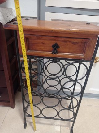 Botellero con cajón de madera y forja