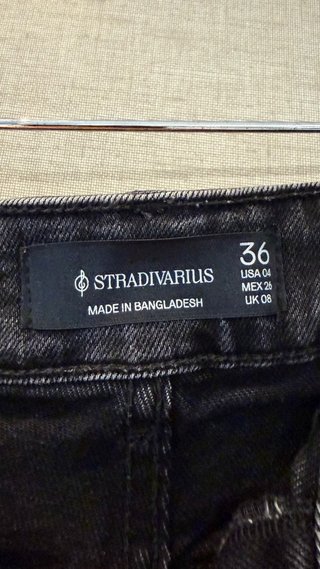 Pantalón corto vaquero negro Stradivarius Talla S