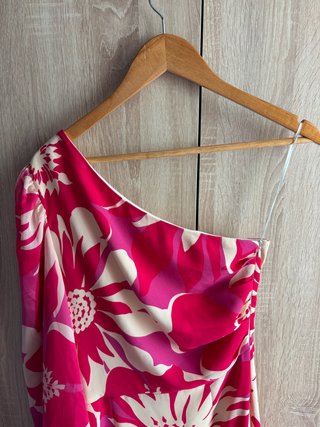 Vestido Morgan floral un hombro talla 36