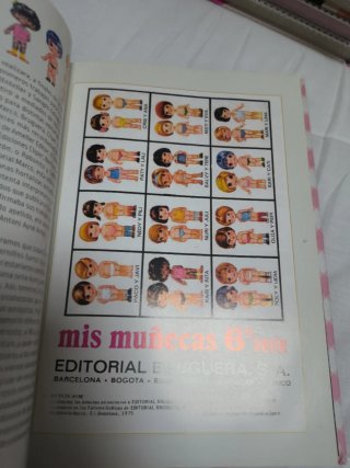 Vestidas de Papel: Muñecas Recortables
