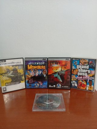 Lote 4 Juegos PC: Counter Strike, Hollywood Monste