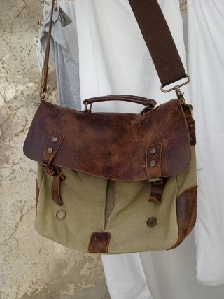 Bolso de piel y lona