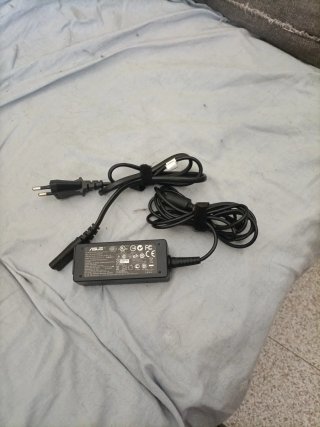 Adaptador de corriente Asus