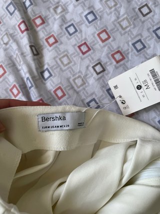 Falda plisada Bershka blanca