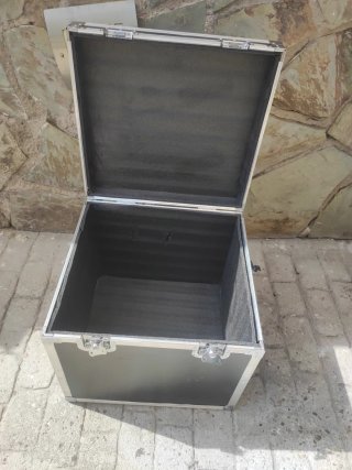 Baúl / Caja Negra y Plateada