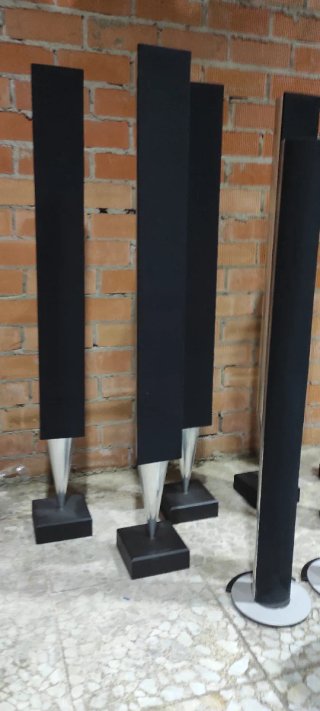 TV Bang & Olufsen Negra y Plateada