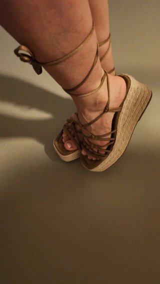 Sandalias cuña esparto Stradivarius marrones