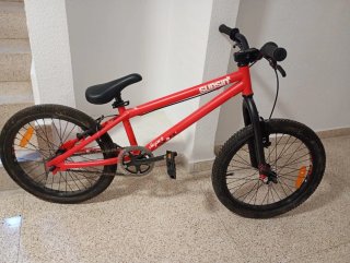 Bicicleta BMX Roja
