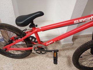 Bicicleta BMX Roja