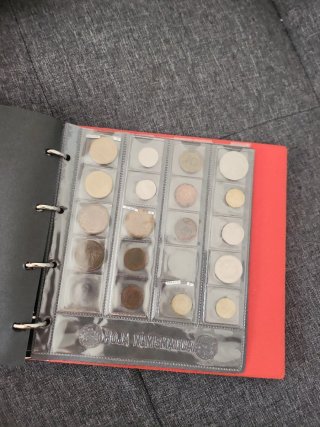 Álbum para monedas con monedas