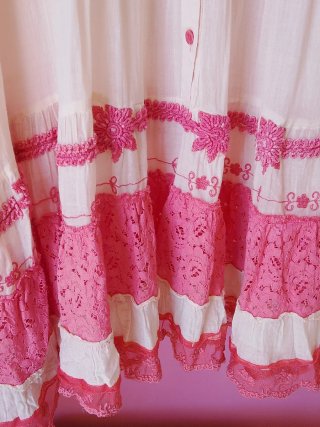 Vestido bordado rosa y beige talla única