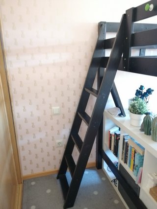 Litera IKEA madera negra