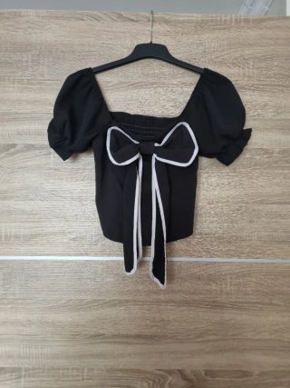 Blusa negra con lazo blanco talla XL