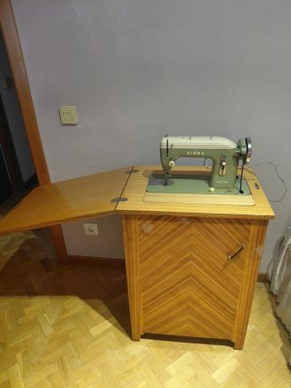 Máquina de coser Sigma antigua
