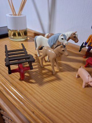 Dos sets de juguetes Playmobil.