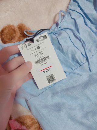 Vestido tipo princesa azul cielo de Bershka