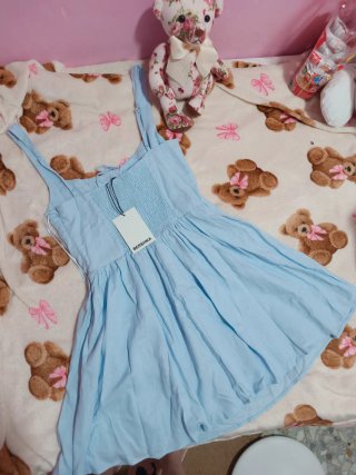 Vestido tipo princesa azul cielo de Bershka