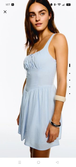 Vestido tipo princesa azul cielo de Bershka
