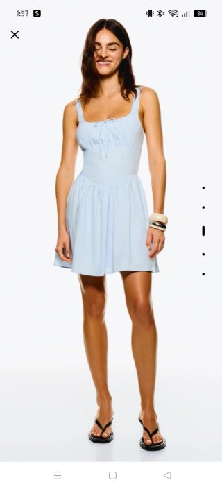 Vestido tipo princesa azul cielo de Bershka