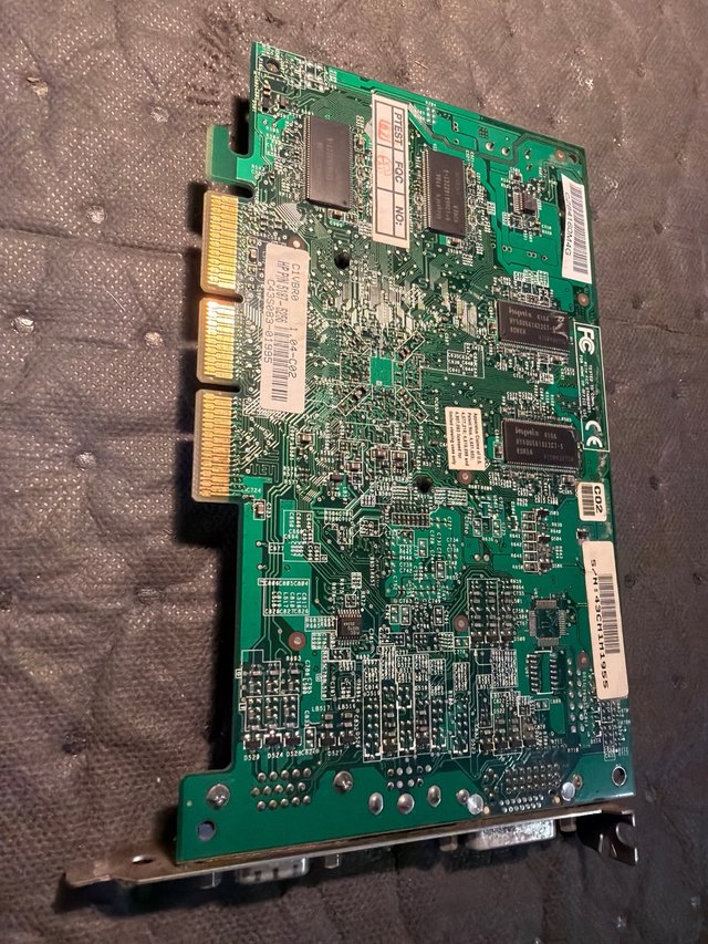 Tarjeta Gráfica ASUS V9520/TD/256MB