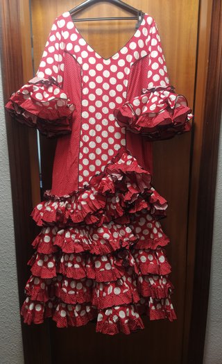 Traje de Flamenca Rojo con Lunares Blancos