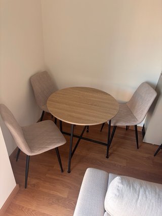 Mesa redonda y 4 sillas comedor de Maison du monde