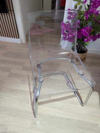 Silla transparente metacrilato y metal