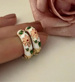 Pendientes aro esmaltados flores
