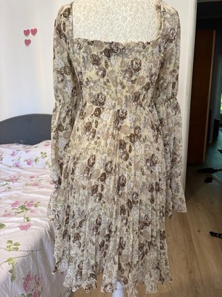 Abito plissé con stampa floreale avorio beige