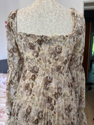 Abito plissé con stampa floreale avorio beige