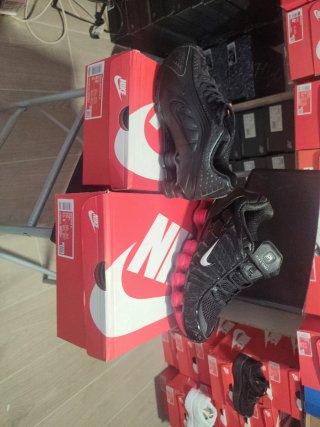 Lote Dos zapatillas 44 y 36 las dos negras