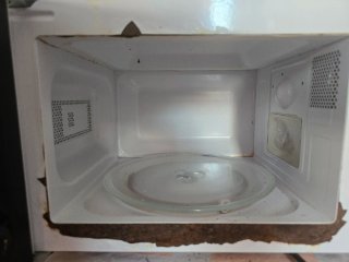 Microondas SAIVOD blanco funciona perfectamente